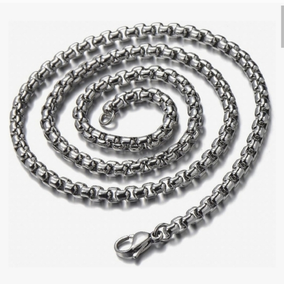 New! MEN'S Silver Plated Great White Shark Pendant Necklace. - Picture 6 of 6